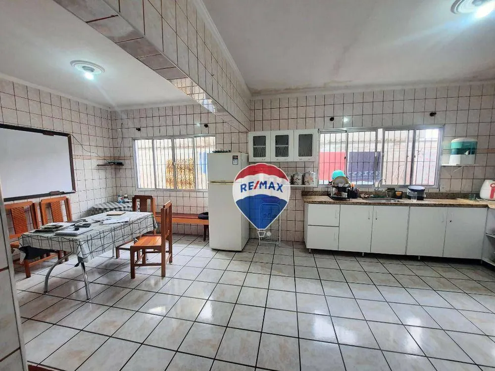 Casa, 4 quartos, 300 m² - Foto 3