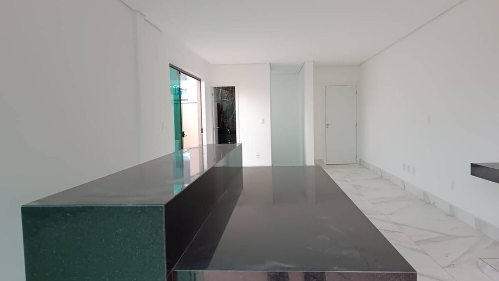Cobertura à venda com 3 quartos, 220m² - Foto 2