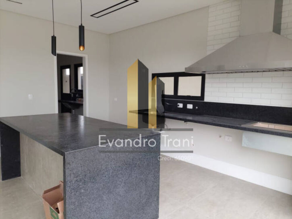 Casa à venda com 4 quartos, 237m² - Foto 2