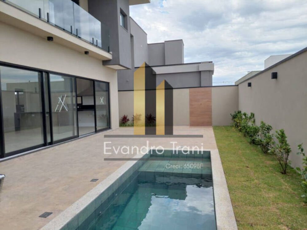 Casa à venda com 4 quartos, 237m² - Foto 1