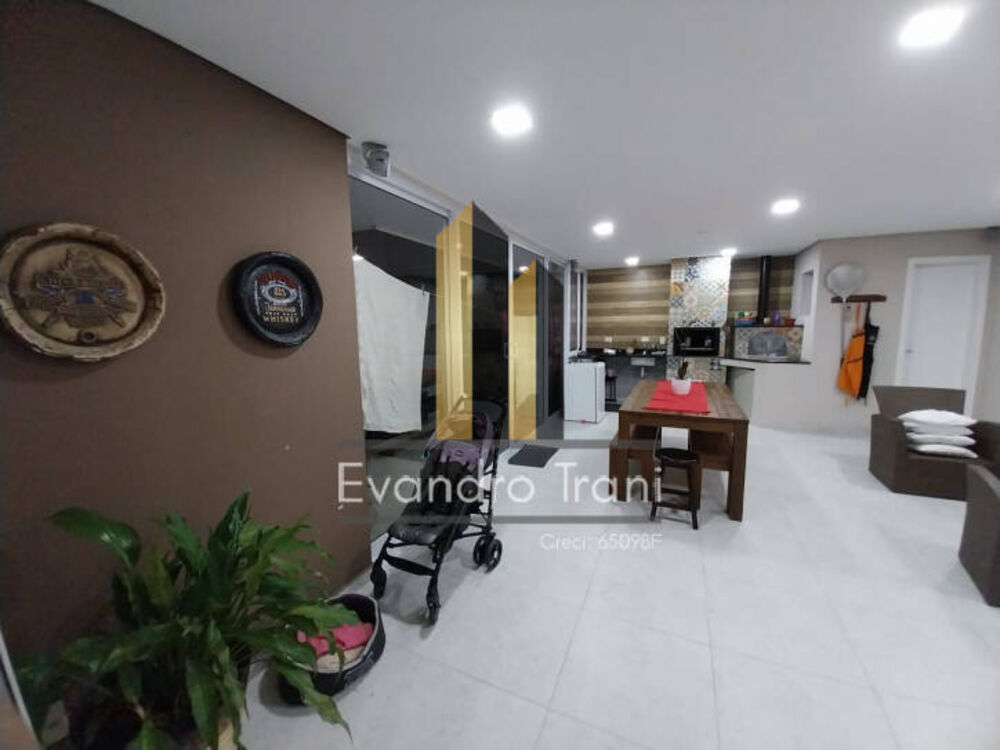 Casa à venda com 4 quartos, 241m² - Foto 2
