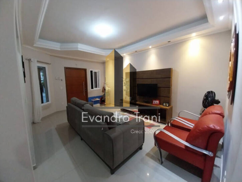 Casa à venda com 4 quartos, 241m² - Foto 1