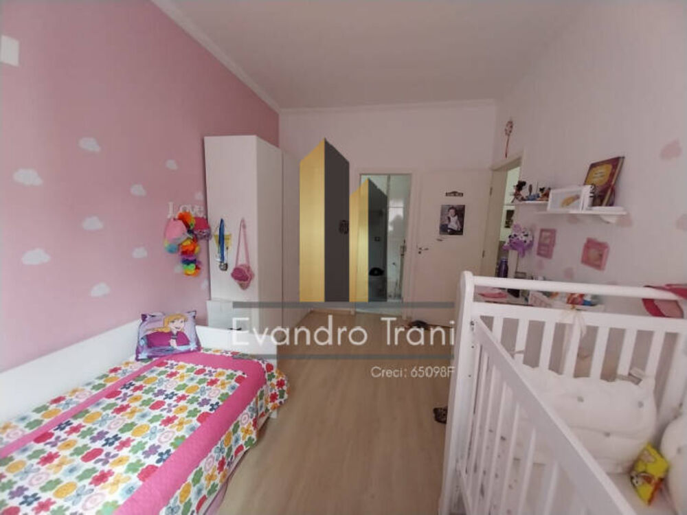 Casa à venda com 4 quartos, 241m² - Foto 4