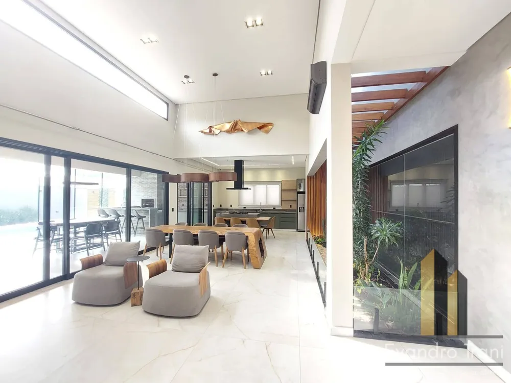 Casa, 4 quartos, 294 m² - Foto 1