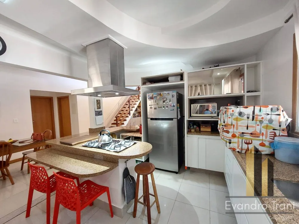 Casa, 4 quartos, 256 m² - Foto 2
