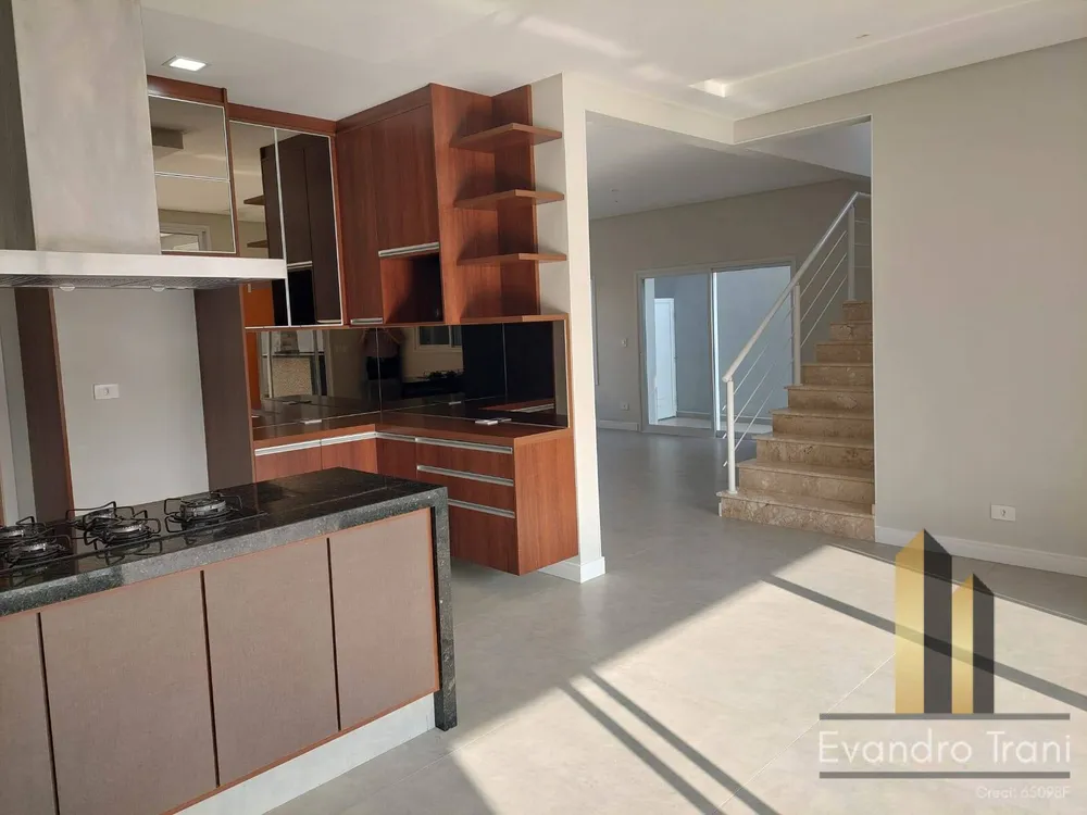 Casa, 5 quartos, 233 m² - Foto 1