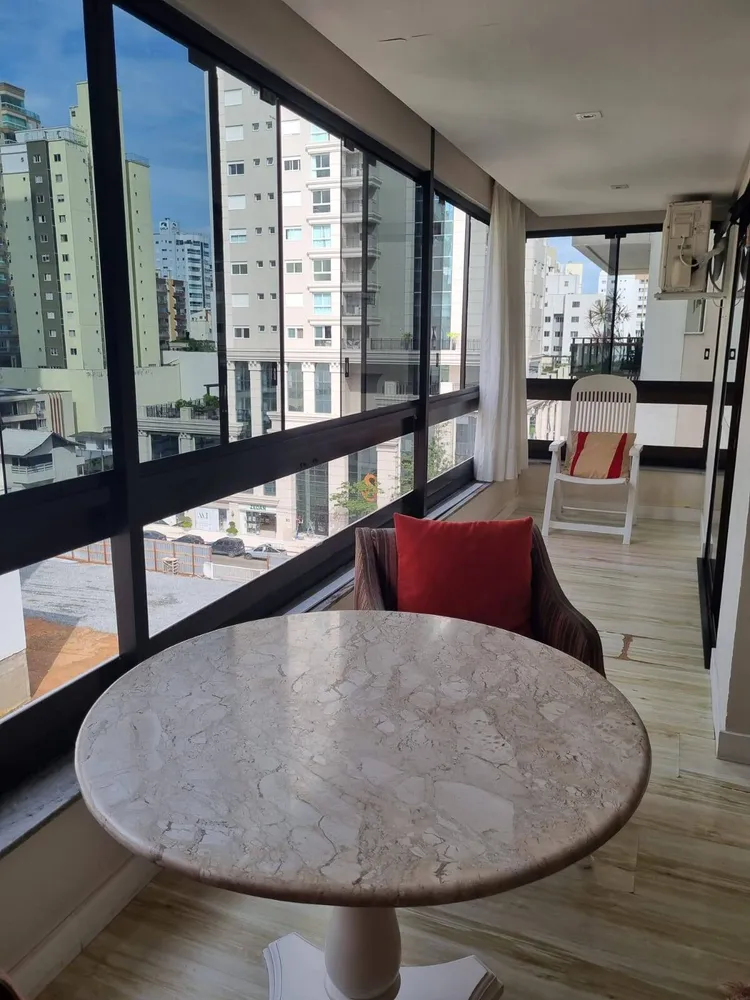 Apartamento, 3 quartos, 220 m² - Foto 2