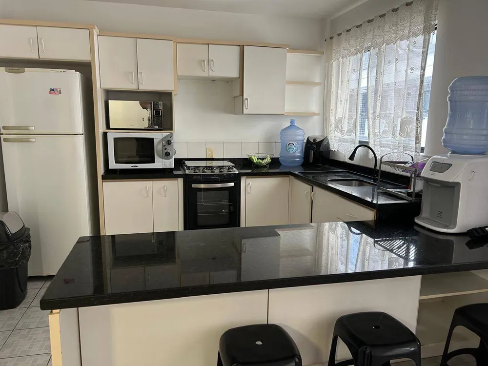 Casa, 3 quartos, 200 m² - Foto 2