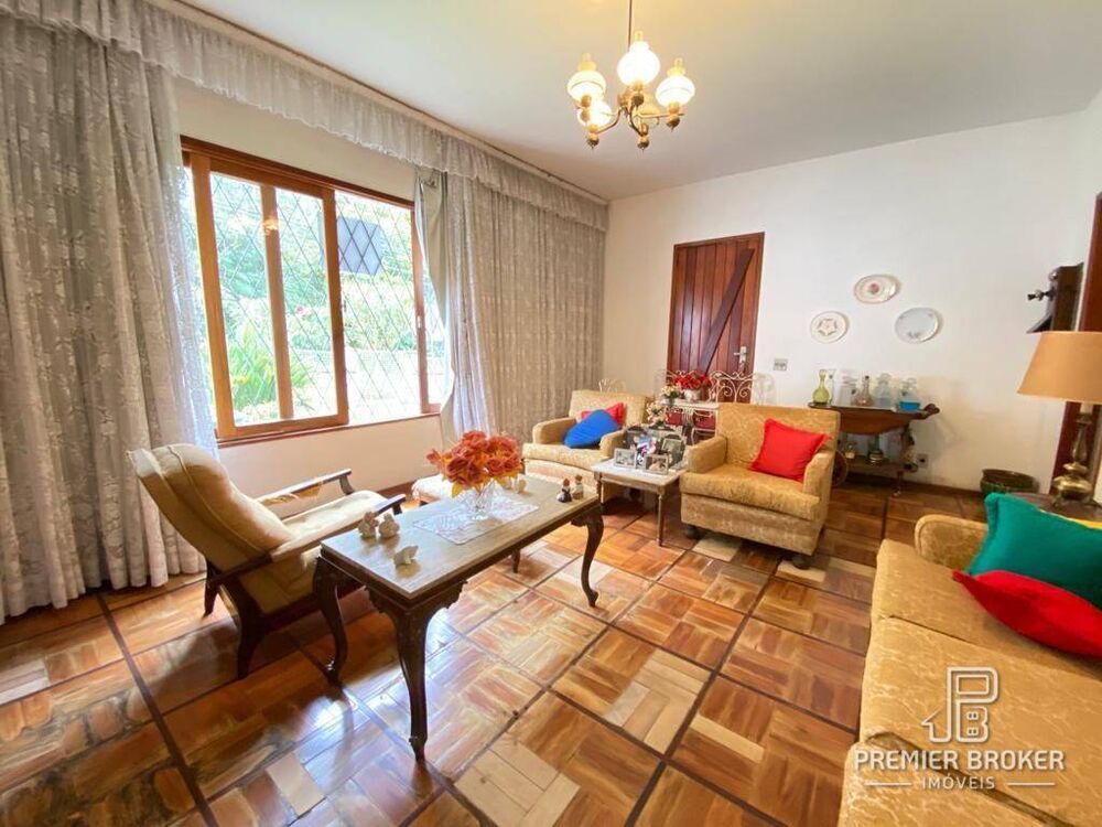 Casa à venda com 3 quartos, 200m² - Foto 1