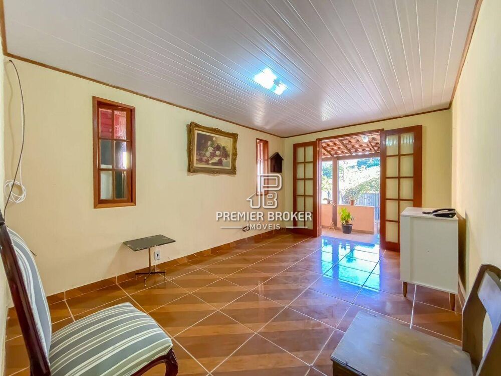Casa à venda com 2 quartos, 100m² - Foto 1