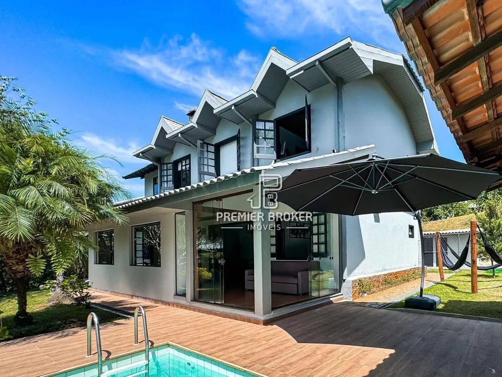 Casa, 4 quartos, 235 m² - Foto 1