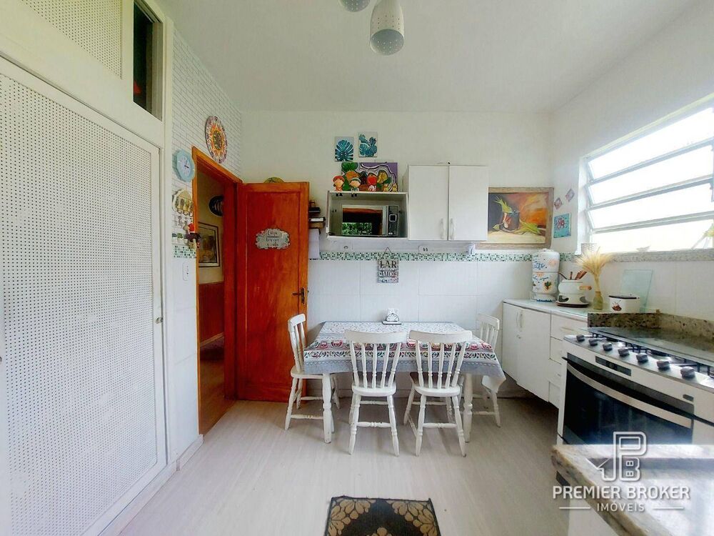 Casa à venda com 3 quartos, 98m² - Foto 2