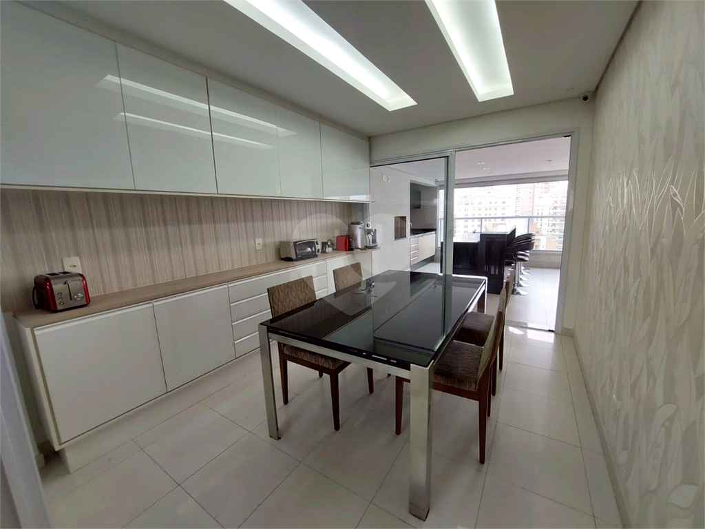 Apartamento para alugar com 4 quartos, 335m² - Foto 6