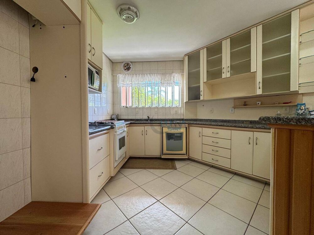 Casa à venda com 4 quartos, 200m² - Foto 1