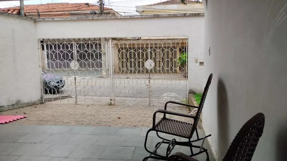 Casa à venda com 3 quartos, 210m² - Foto 1