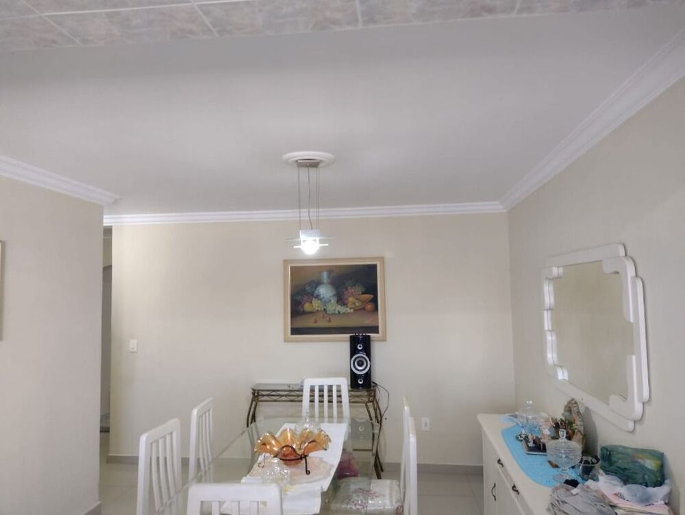 Sobrado à venda com 4 quartos, 180m² - Foto 1