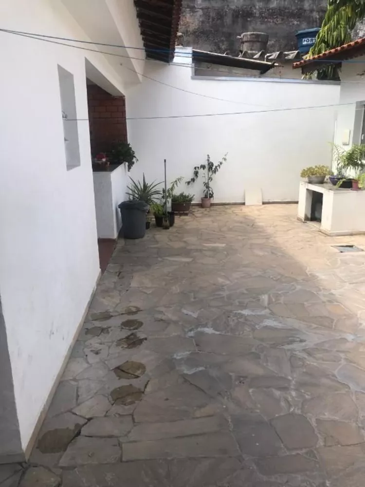 Casa à venda com 3 quartos, 197m² - Foto 2