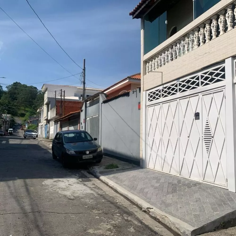 Sobrado à venda com 4 quartos, 250m² - Foto 1