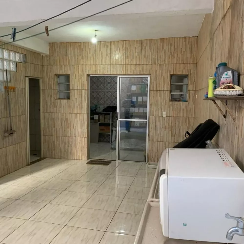Sobrado à venda com 4 quartos, 250m² - Foto 2