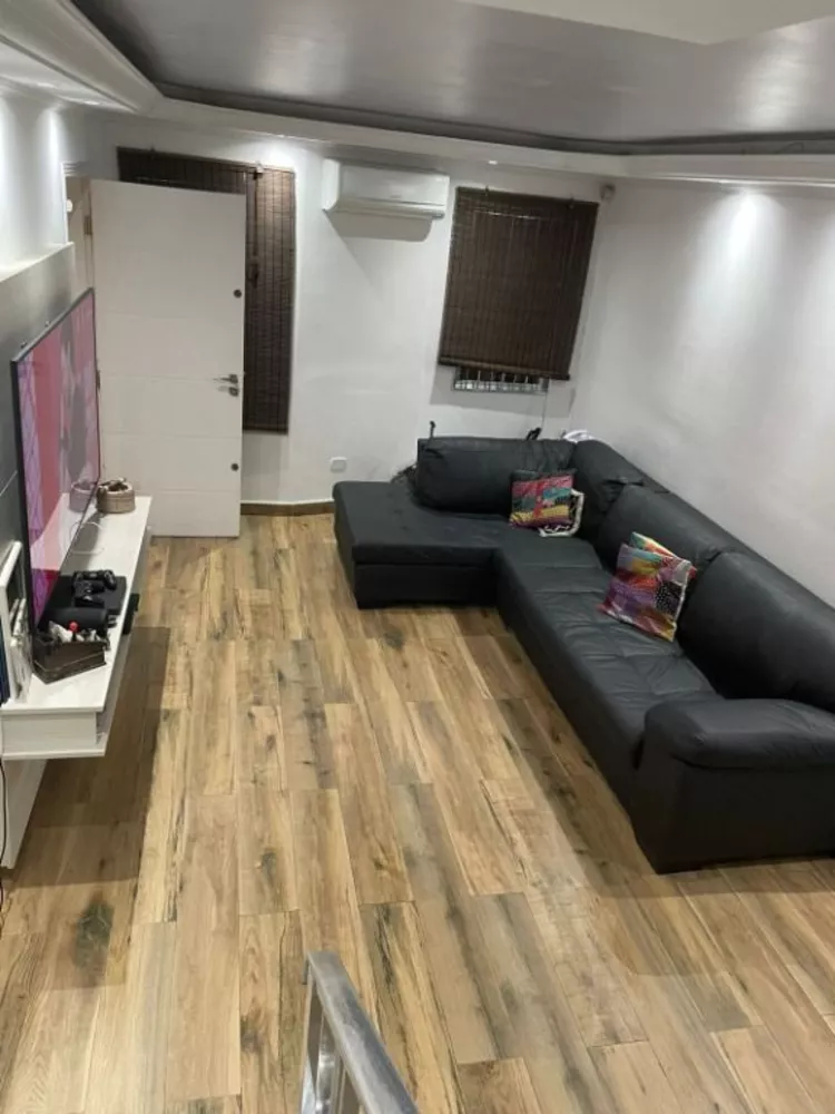 Sobrado à venda com 3 quartos, 190m² - Foto 1