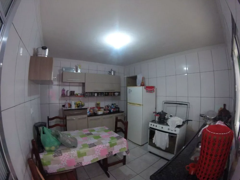 Casa à venda com 2 quartos, 90m² - Foto 2