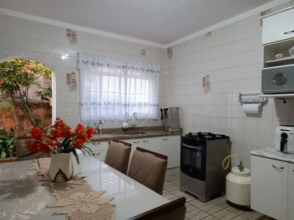 Casa, 3 quartos, 181 m² - Foto 2