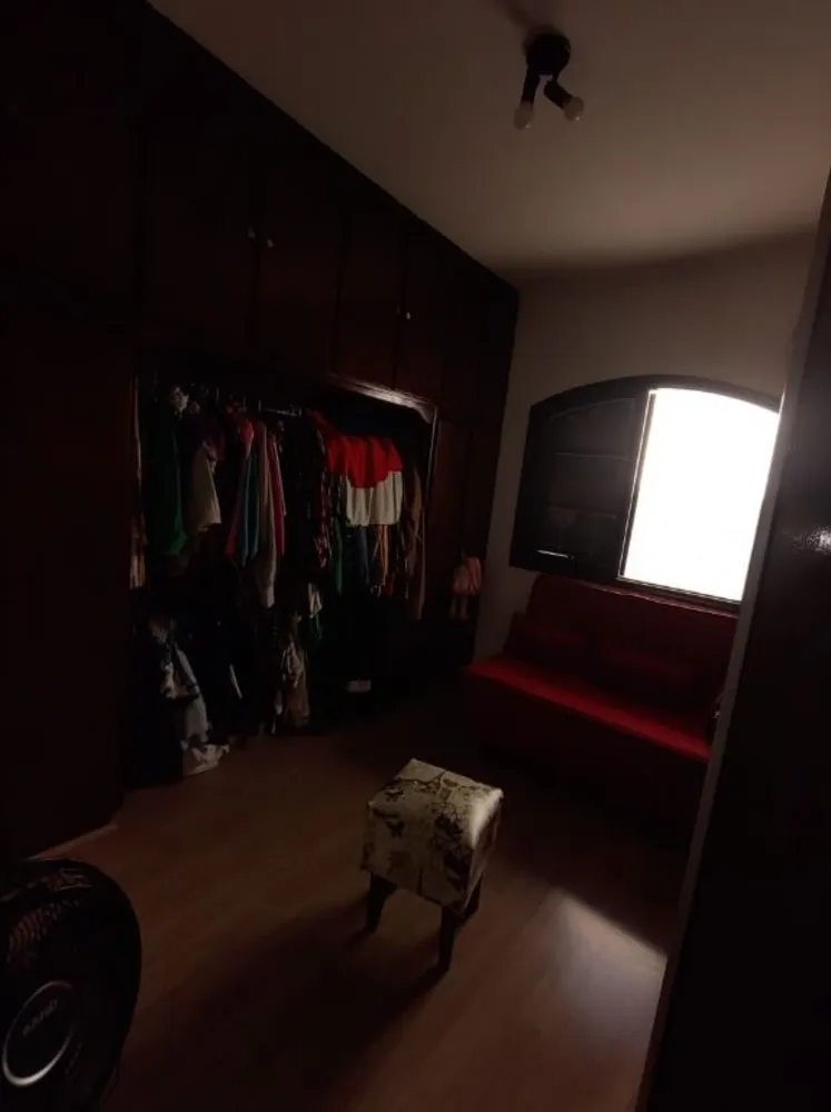 Casa, 4 quartos, 240 m² - Foto 1