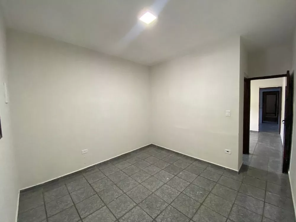 Casa à venda com 3 quartos, 100m² - Foto 1