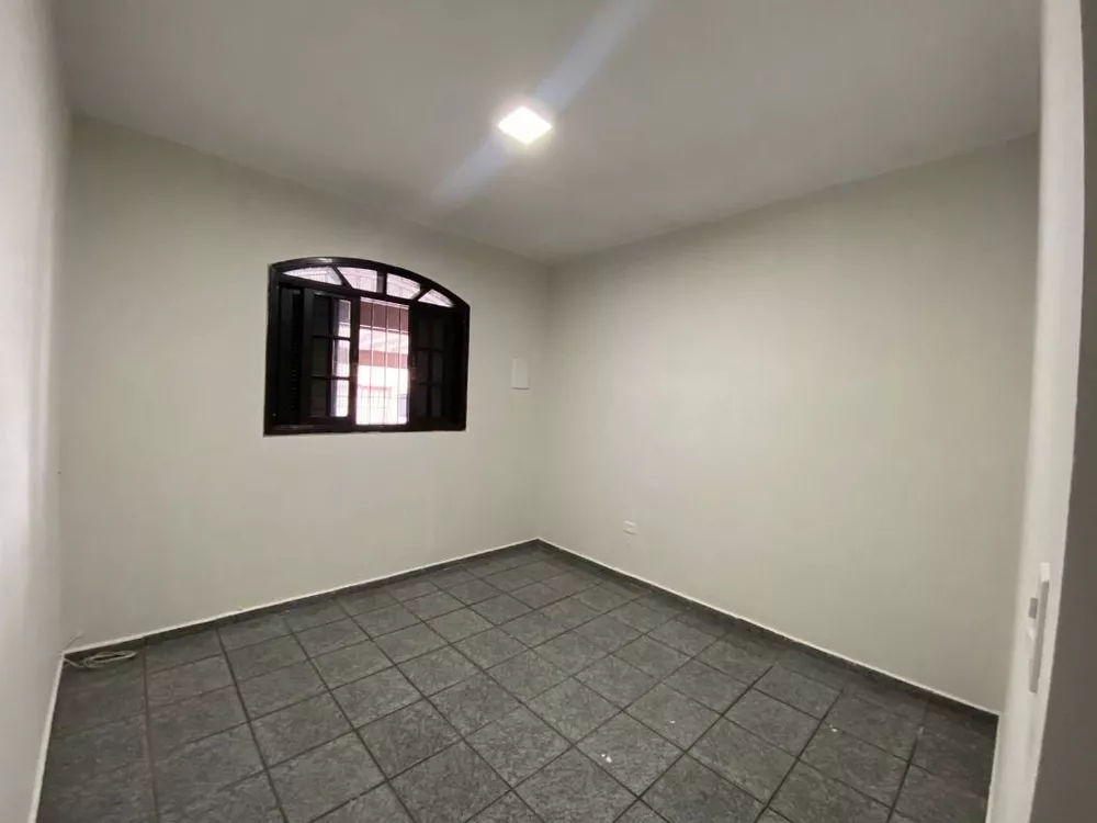 Casa à venda com 3 quartos, 100m² - Foto 2