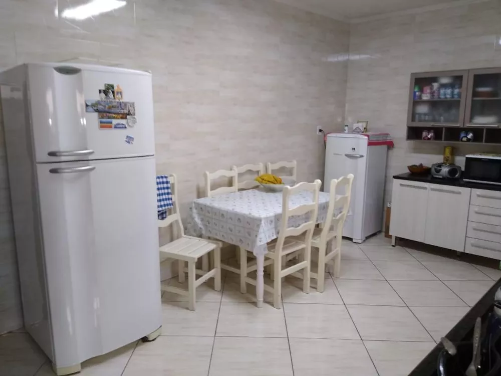 Casa à venda com 4 quartos, 170m² - Foto 2