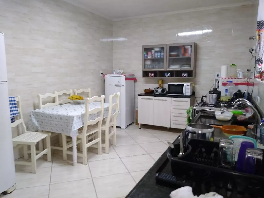 Casa à venda com 4 quartos, 170m² - Foto 1