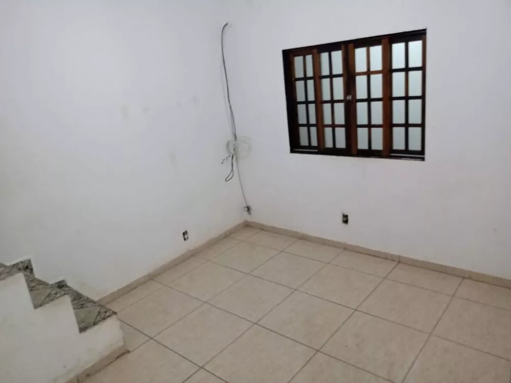 Casa à venda com 2 quartos, 66m² - Foto 4