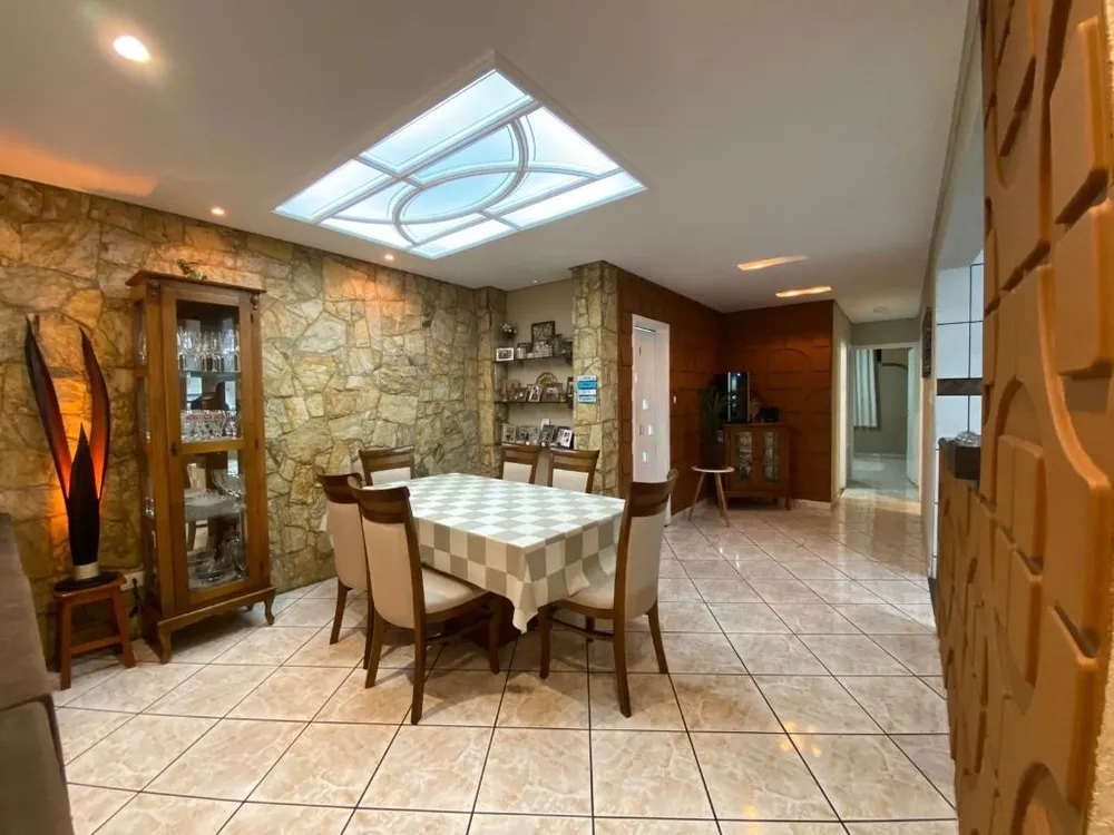 Casa, 3 quartos, 171 m² - Foto 2