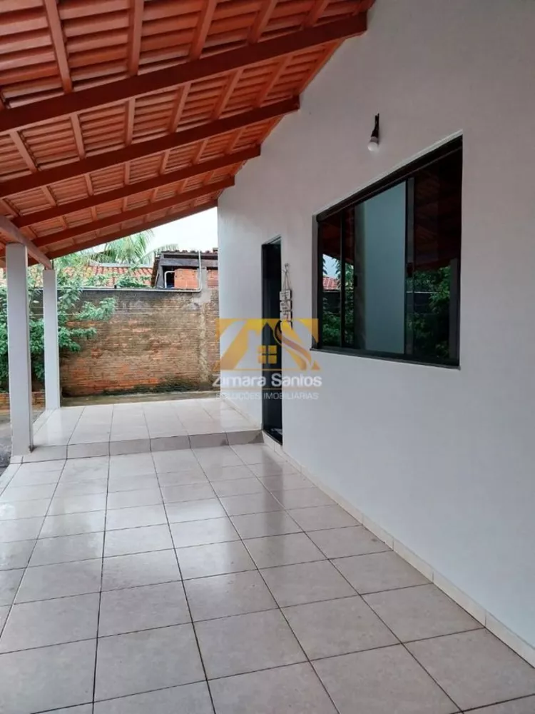 Casa à venda com 3 quartos, 235m² - Foto 2