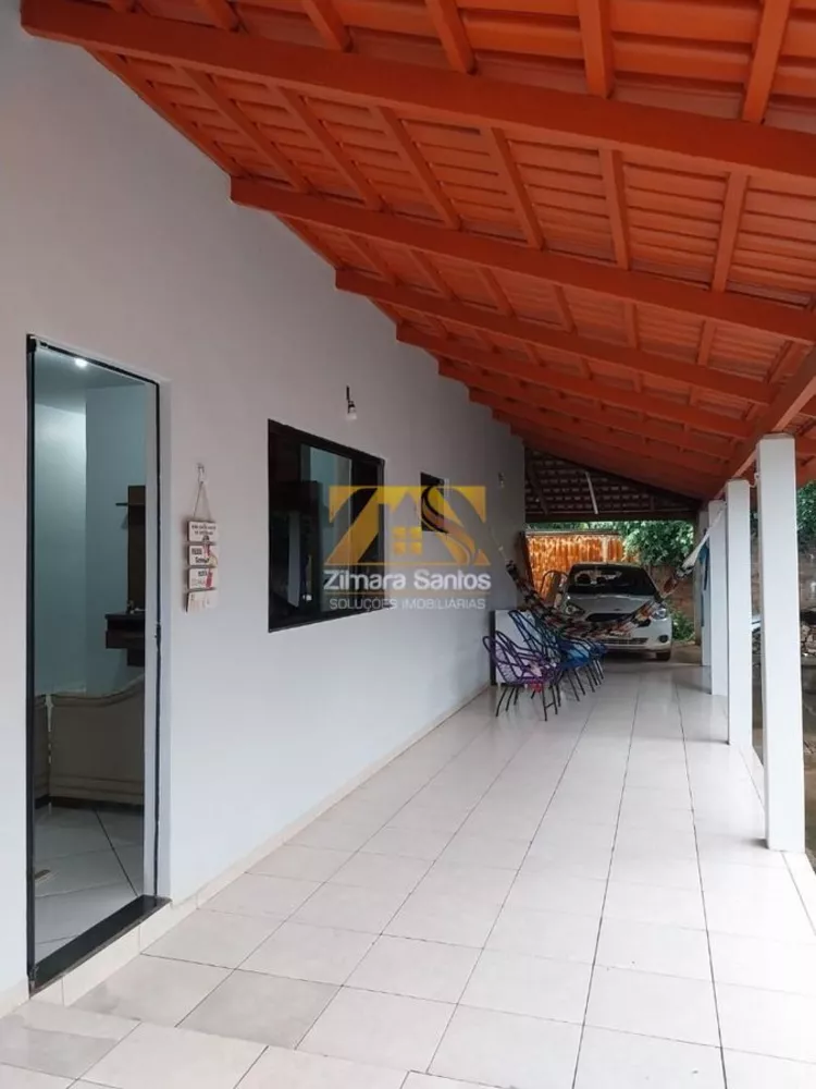 Casa à venda com 3 quartos, 235m² - Foto 1