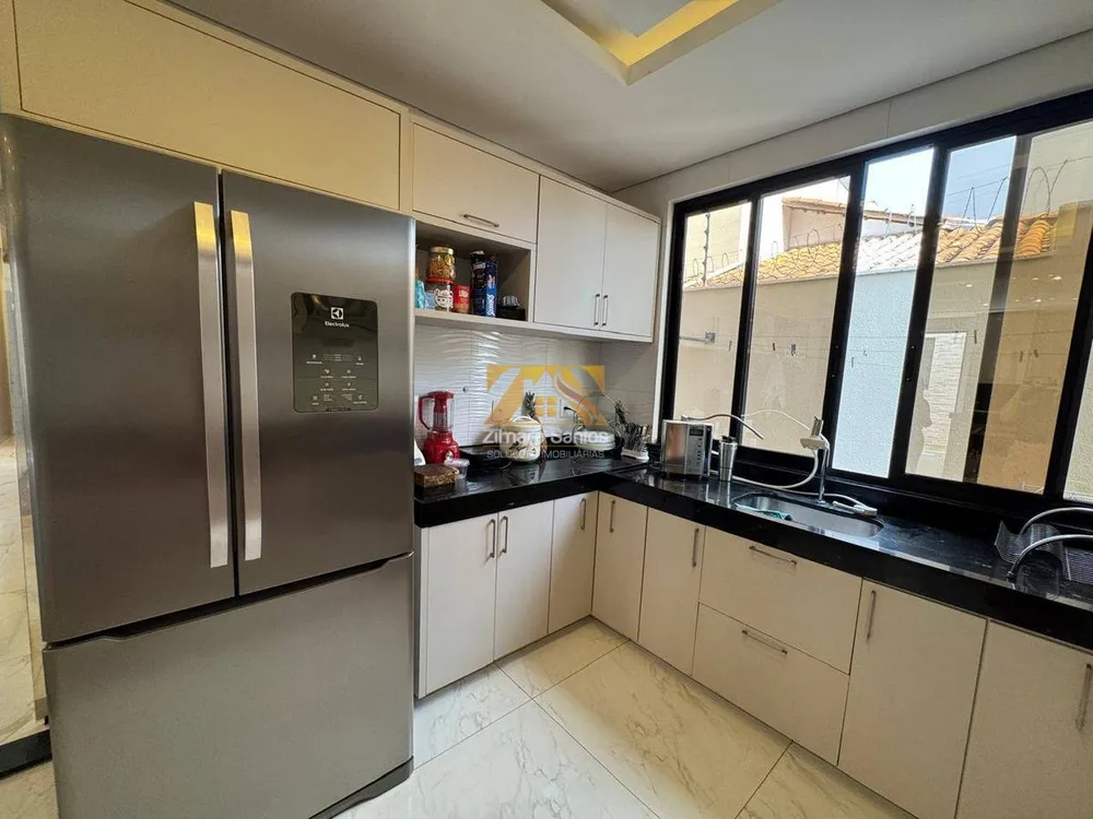 Sobrado, 4 quartos, 276 m² - Foto 2