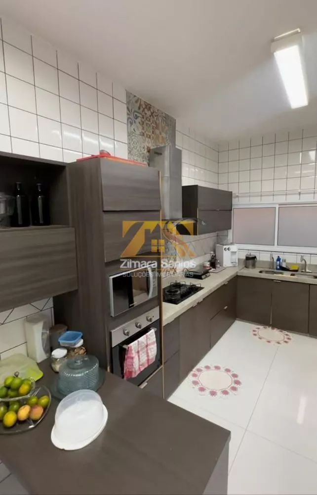 Casa de Condomínio à venda com 5 quartos, 250m² - Foto 2