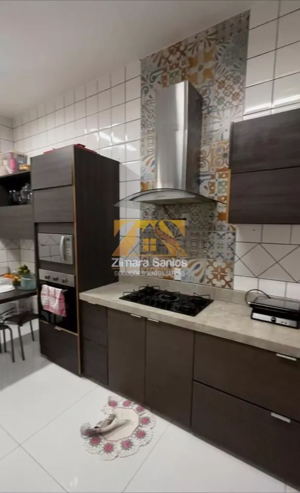 Casa de Condomínio à venda com 5 quartos, 250m² - Foto 3