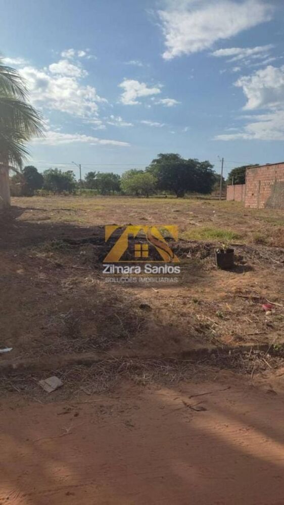 Terreno à venda com 1 quarto, 250m² - Foto 2