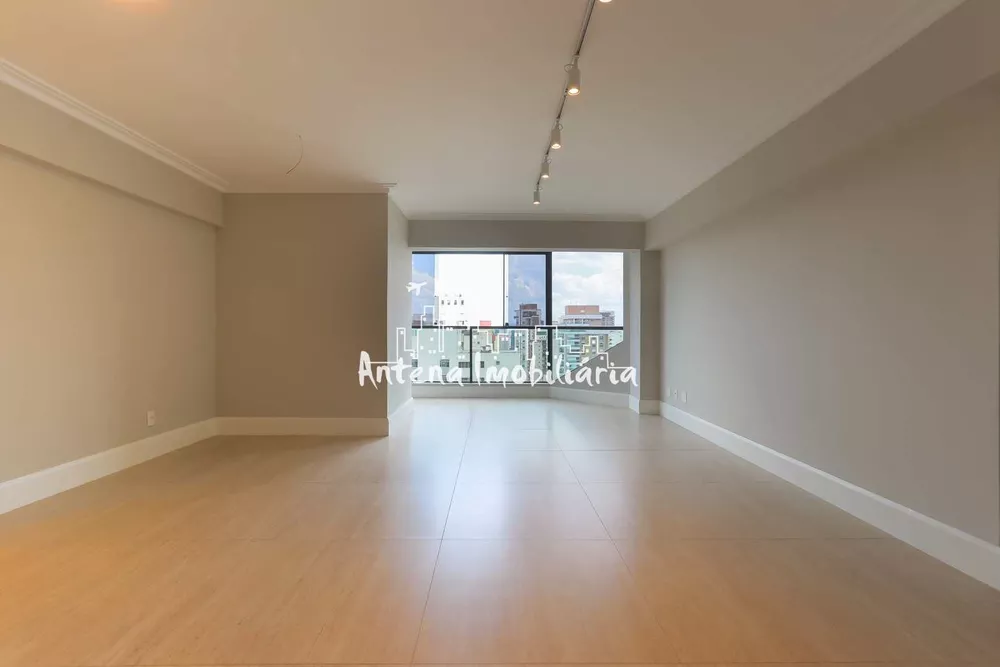Cobertura à venda com 3 quartos, 248m² - Foto 2