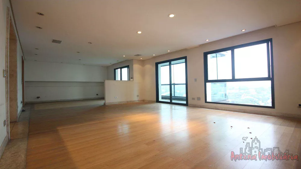 Apartamento à venda com 4 quartos, 202m² - Foto 1