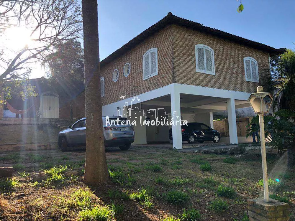 Casa à venda com 4 quartos, 550m² - Foto 1