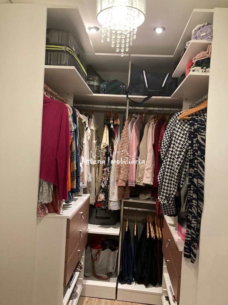 Casa à venda com 3 quartos, 271m² - Foto 1