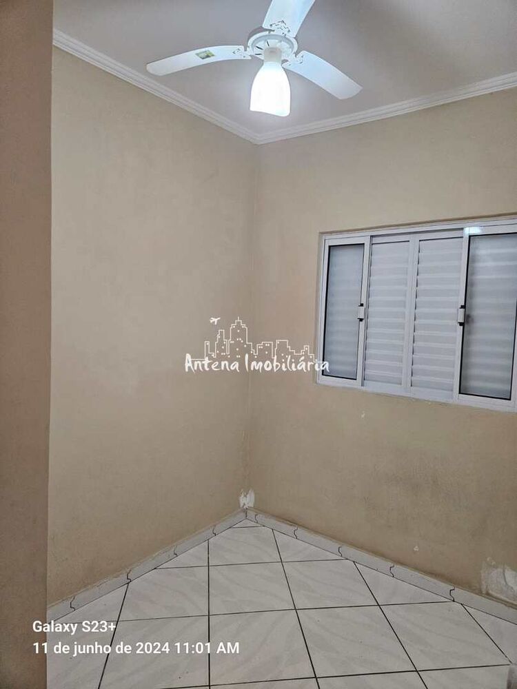 Casa à venda com 3 quartos, 180m² - Foto 1