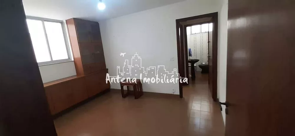 Casa à venda com 3 quartos, 222m² - Foto 3