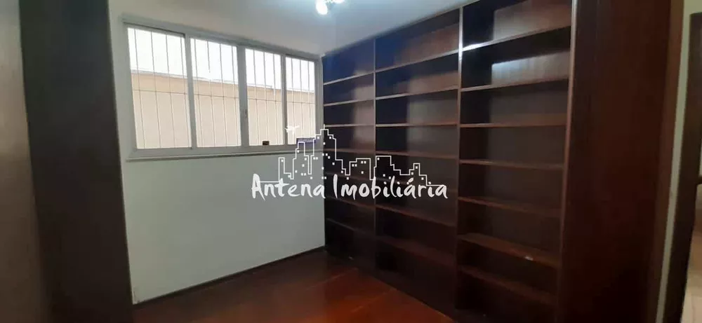 Casa à venda com 3 quartos, 222m² - Foto 2