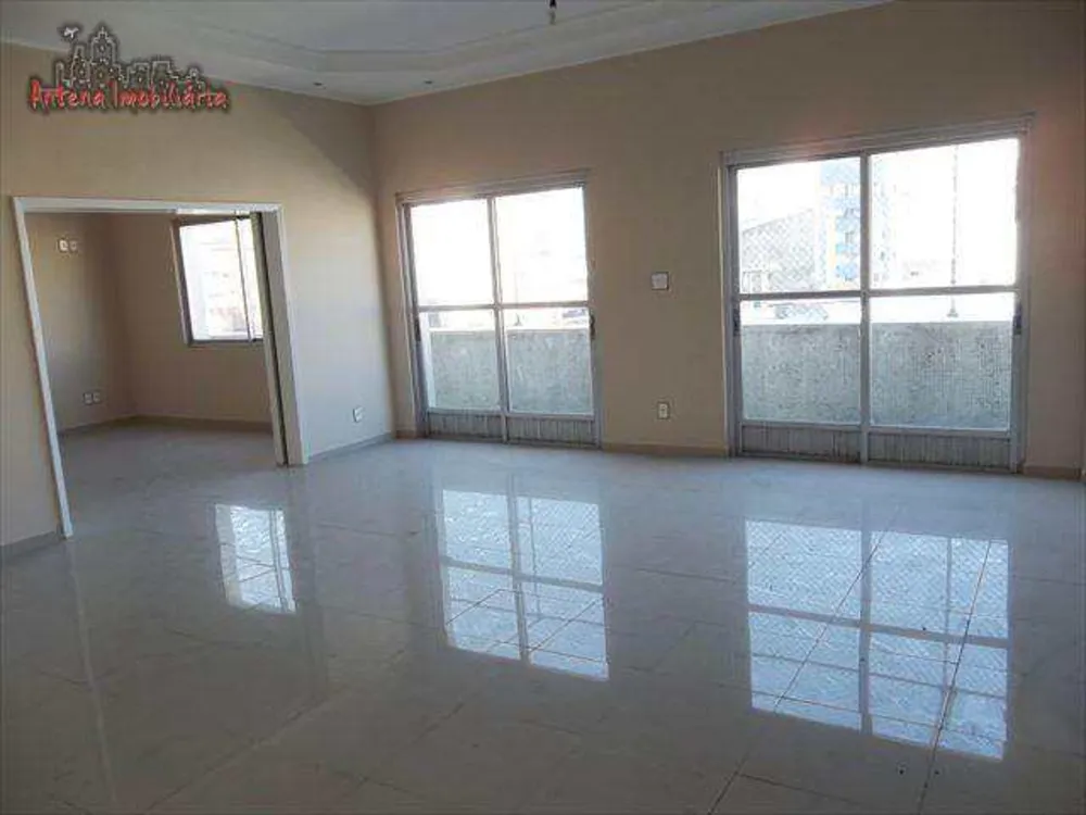 Cobertura, 3 quartos, 232 m² - Foto 2