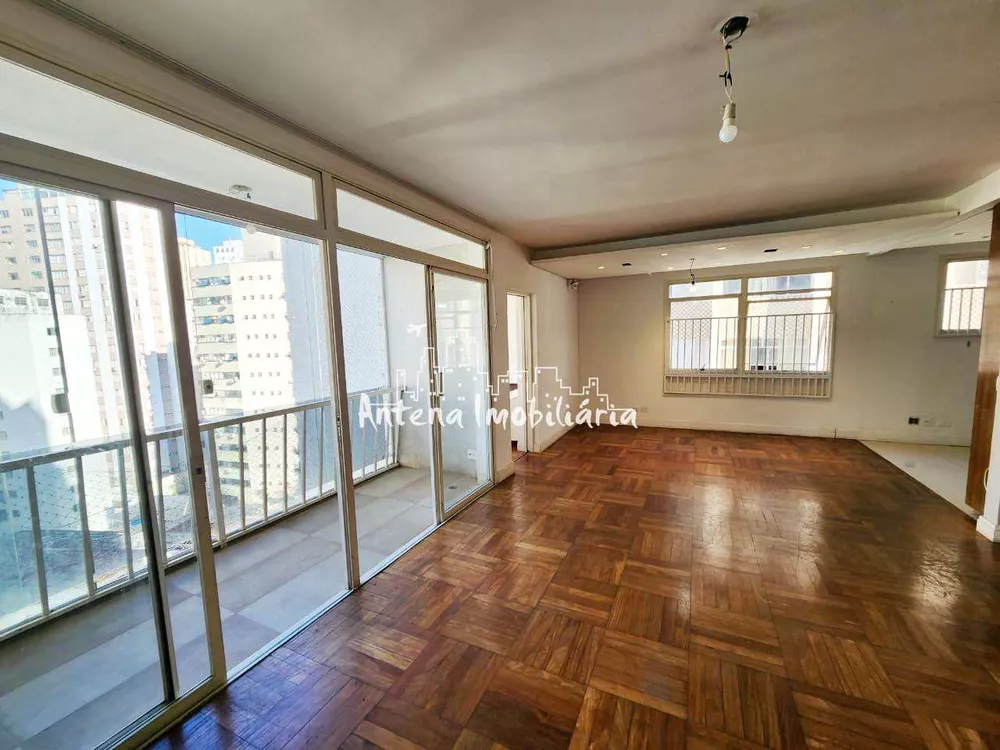 Apartamento à venda com 3 quartos, 210m² - Foto 2