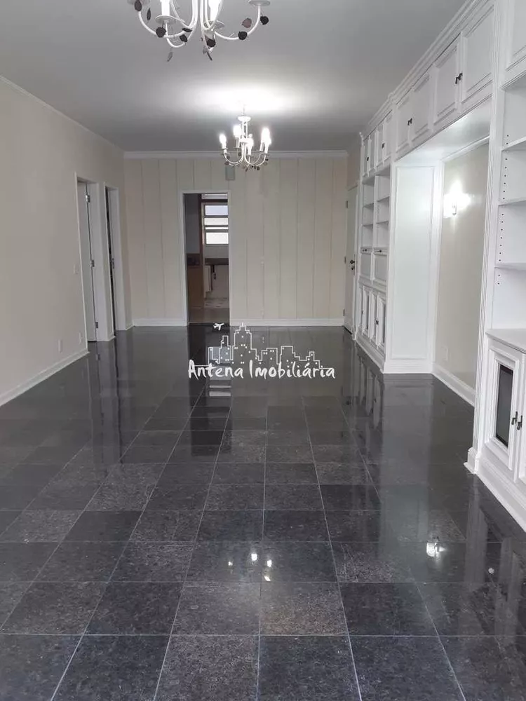 Apartamento à venda com 3 quartos, 144m² - Foto 2