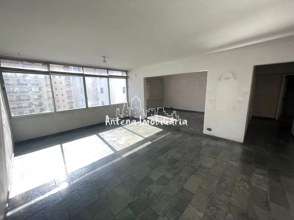 Apartamento à venda com 3 quartos, 135m² - Foto 2